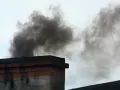 Smog z komina: Gdzie i jak skutecznie zgłosić palenie śmieciami?