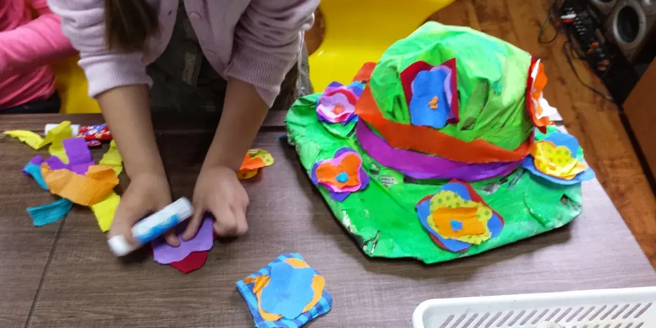 Jak zrobić kapelusz z recyklingu? Eko DIY dla dzieci i dorosłych