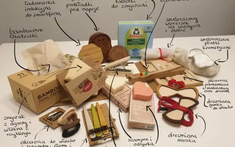 Ekologia na co dzień: bambusowe chusteczki, drewniane podkładki, szczoteczka bambusowa, wielorazowe woreczki, zmywak z agawy, akcesoria z kukurydzy.