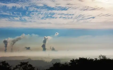 Smog w Polsce: Jak chronić środowisko? Indywidualnie i systemowo