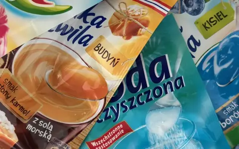 Opakowania po budyniu, kisielu i sodzie. Gdzie wyrzucić opakowanie po galaretce? Do plastiku lub papieru, zależnie od materiału.