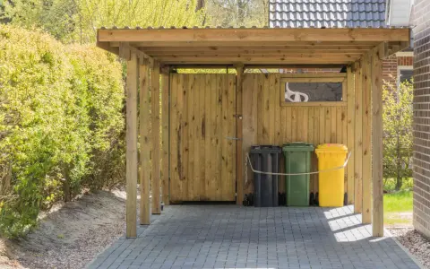 Wiata na śmieci DIY: Jak zbudować i zaoszczędzić?