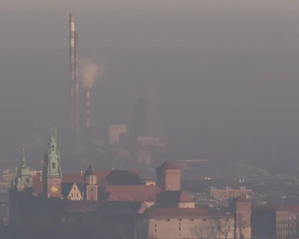 Smog w Krakowie: Dlaczego dusił? Przyczyny, walka, przyszłość