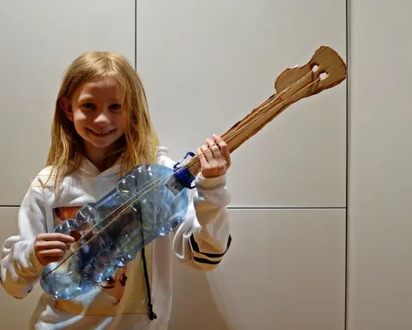 DIY instrumenty z recyklingu: Kreatywna zabawa dla dzieci i rodziny