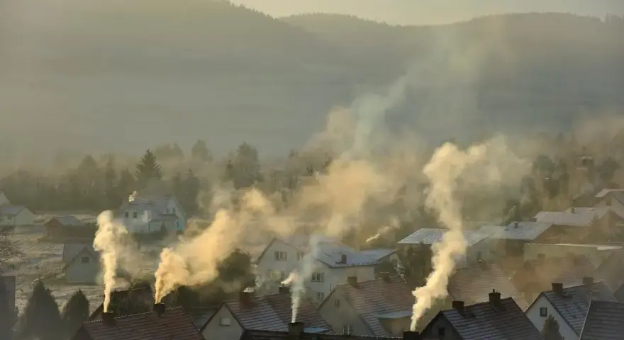 Smog: Jak powstaje? Dlaczego Polska dusi się zimą?