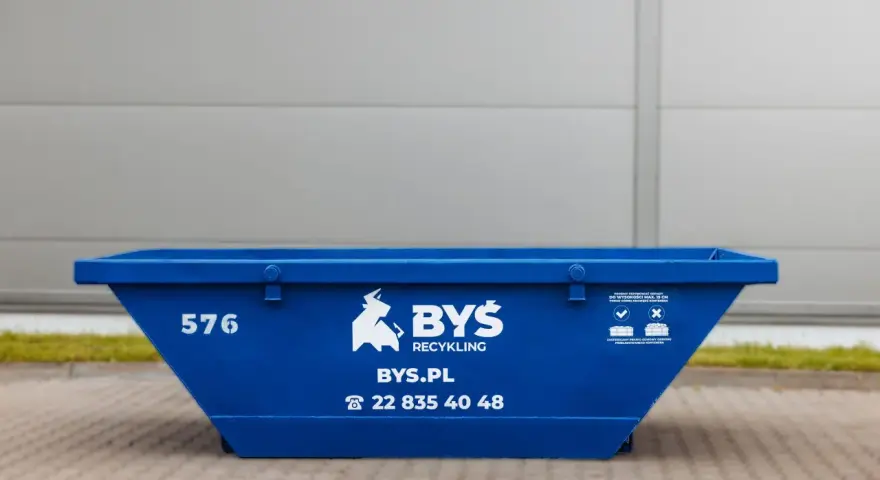 Niebieski kontener na odpady zmieszane od BYŚ Recykling. Sprawdź, jaka jest wynajem kontenera na odpady zmieszane cena i zamów już dziś!