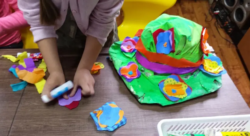 Jak zrobić kapelusz z recyklingu? Eko DIY dla dzieci i dorosłych