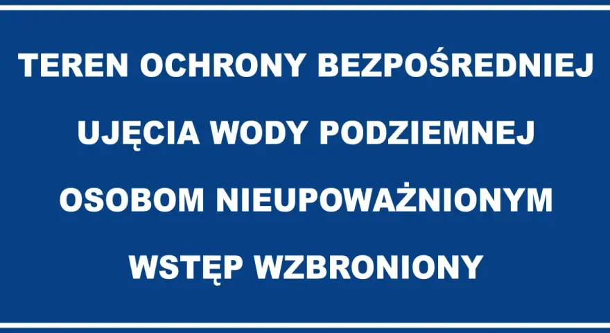 Tablica informuje o strefach ochronnych ujęć wody podziemnej. Wstęp dla osób nieupoważnionych jest zabroniony.