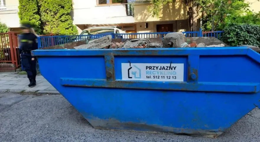 Gdzie wyrzucić stare meble? Legalnie, zarób lub oddaj!