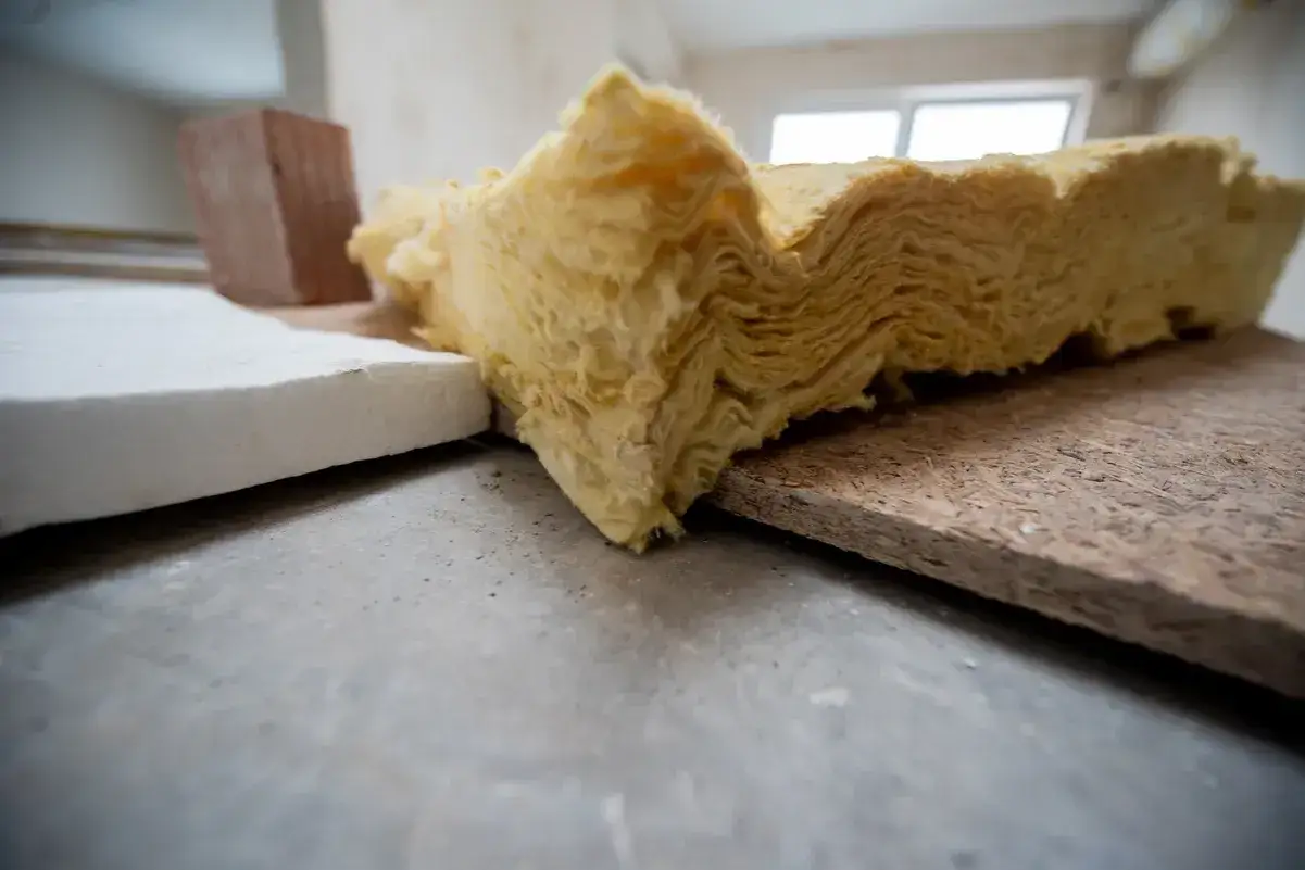 Wełna mineralna i styropian – materiały do ocieplenia domu. Wybór najlepszego rozwiązania zależy od potrzeb.
