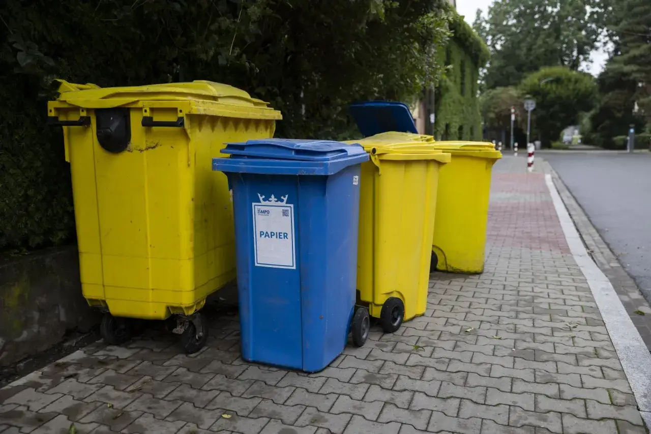 żółty pojemnik na metale i tworzywa sztuczne segregacja
